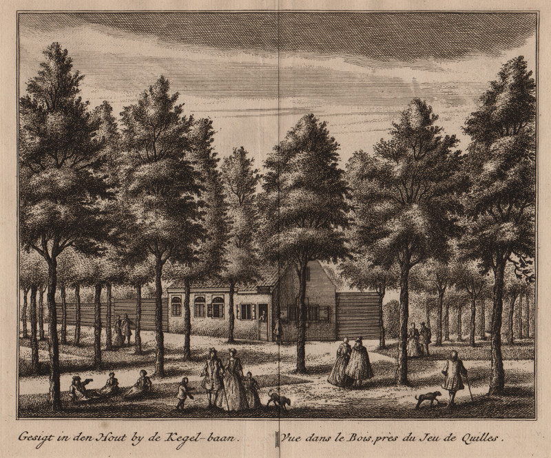 afbeelding van prent Gesigt in den Hout by de Kegel-baan; Vue dans le Bois, pres du Jeu de Quilles van L. Schenk, A. Rademaker (Alkmaar)